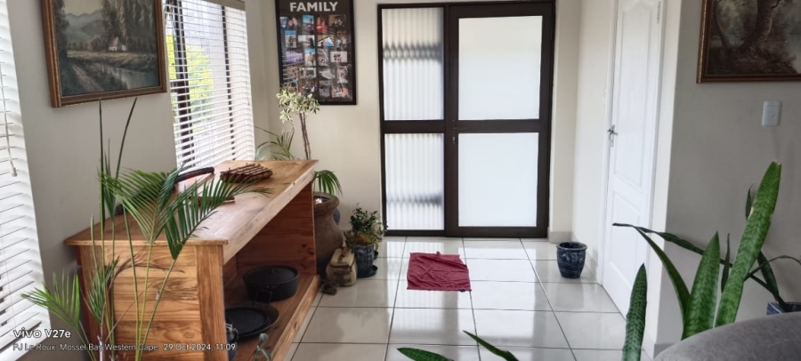 4 Bedroom Property for Sale in Menkenkop Western Cape